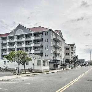 With Pool And Marina Less Than 2 Mi To Boardwalk Apartment